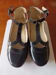Sapatos de verniz azuis escuros
