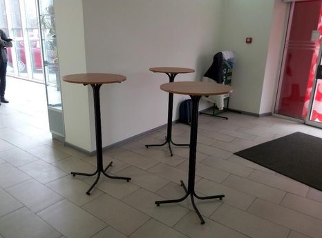 Аренда коктейльных столов на высокой ножке. Прокат барных столов