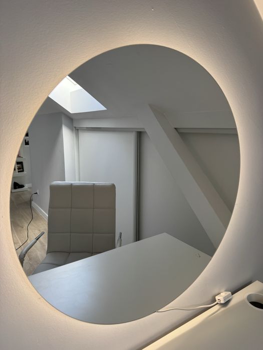 Podswietlane lustro wiszace