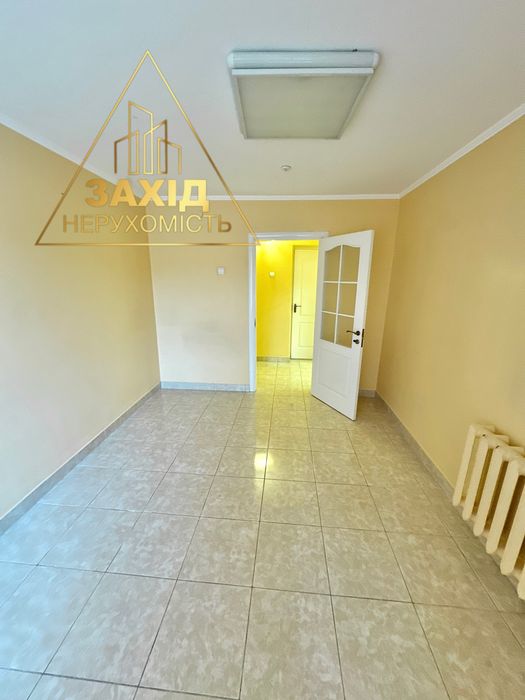 Продаж фасадного комерційного приміщення р-н Варшавського ринку