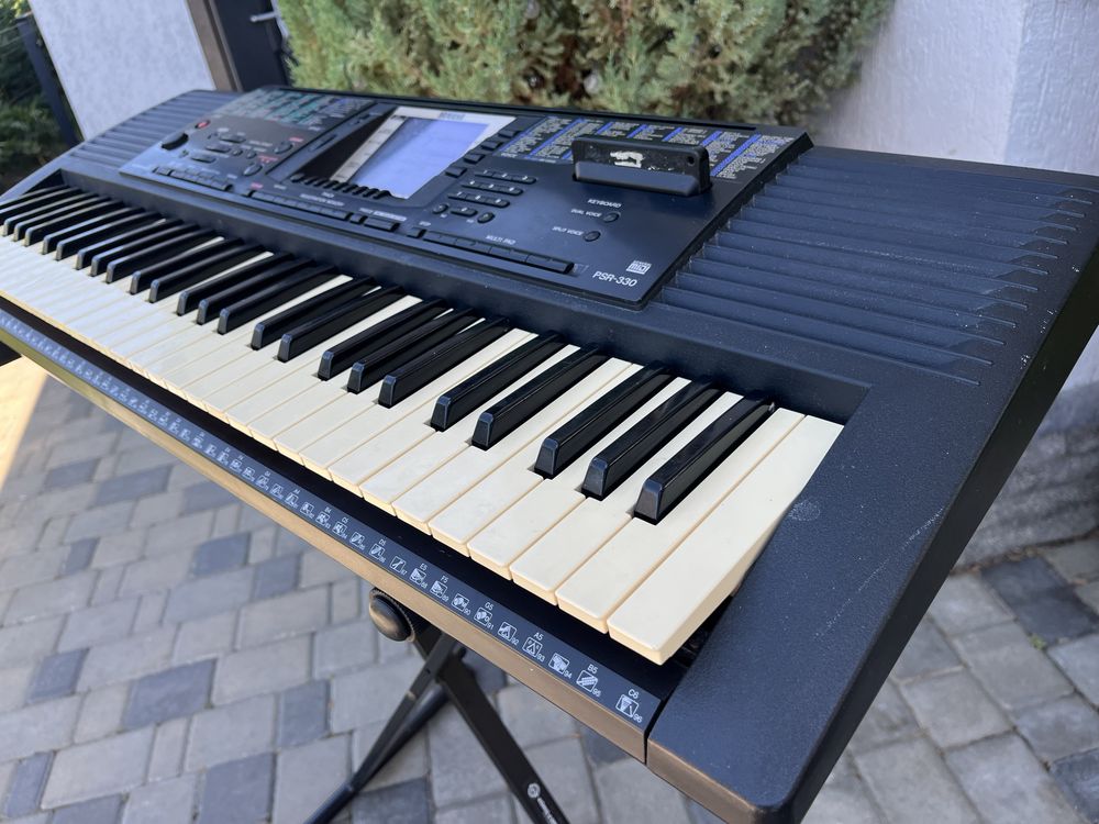 Синтезатор Yamaha PSR-330