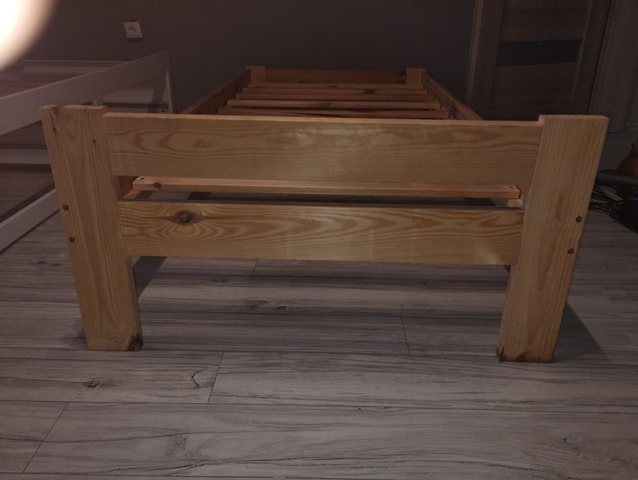 Łóżko drewniane z materacem 90x200