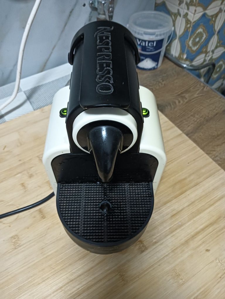 maquina café nespresso 	A funcionar.