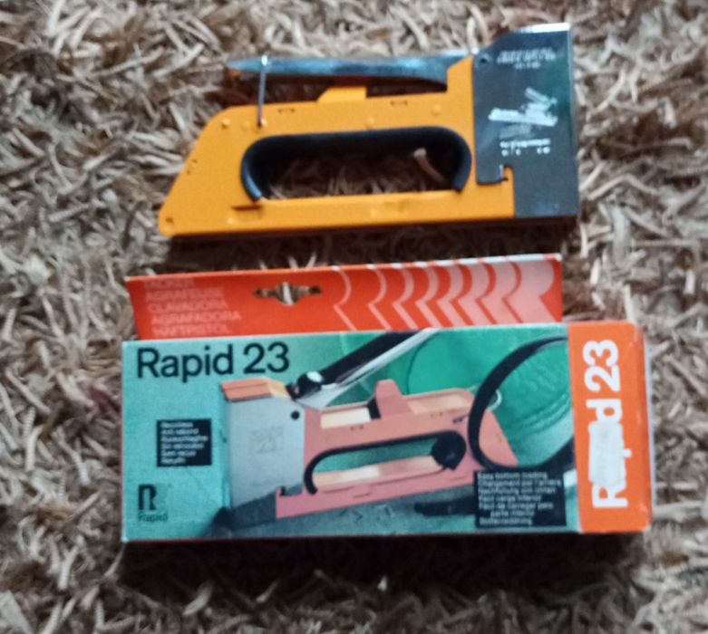 Agrafadora antiga nova