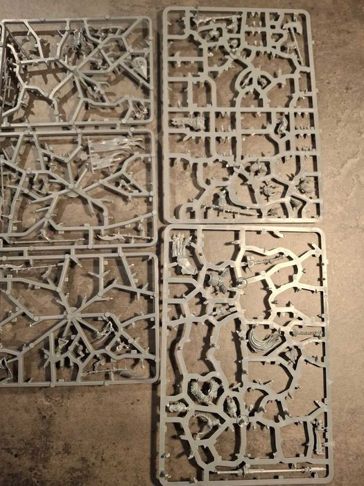 Warhammer Age of Sigmar bitsy od chaosu i trupów