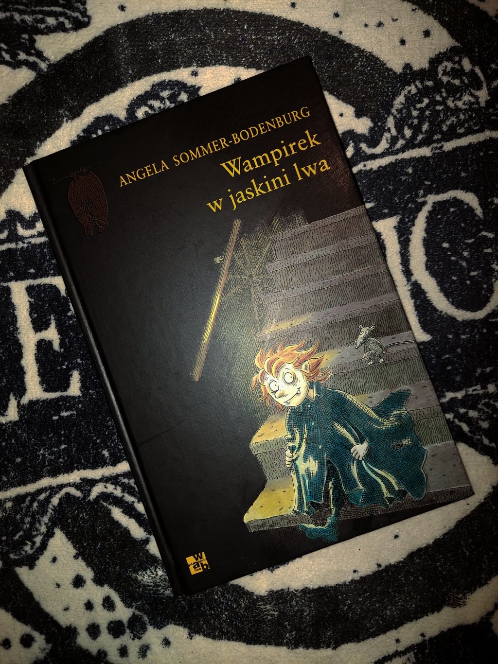 Wampirek w jaskini lwa | Angela Sommer-Bodenburg  | seria Wampirek