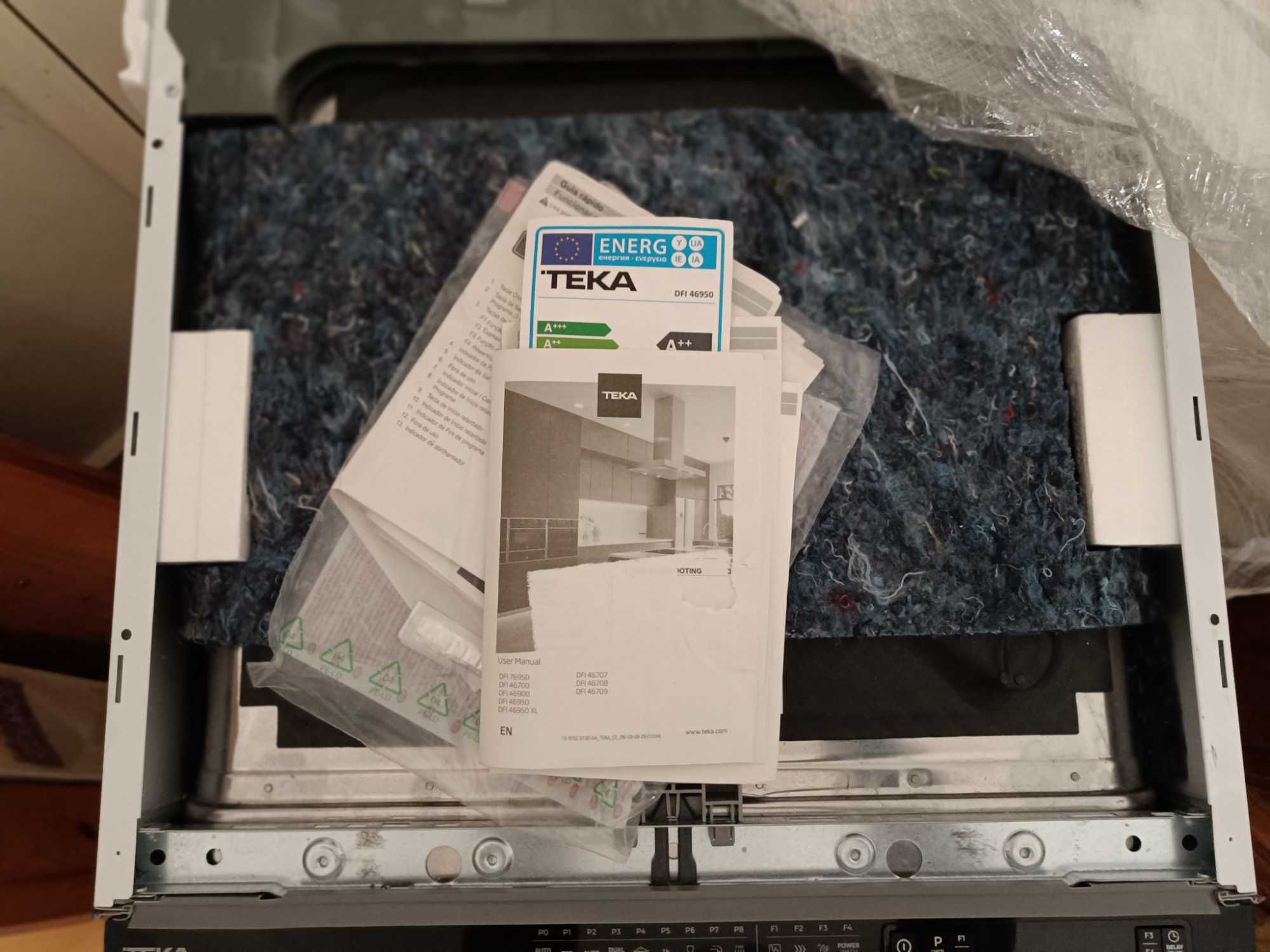 Máquina lavar loiça encastre total, marca Teka, como nova