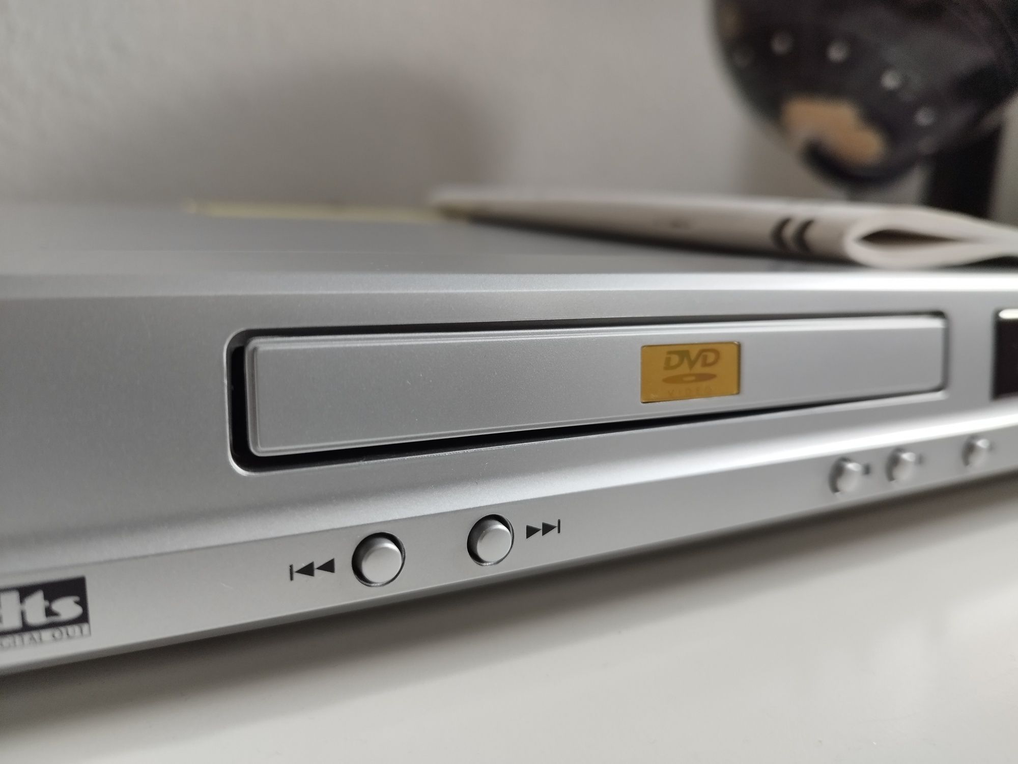 Pioneer® DV-370 CD DVD Player