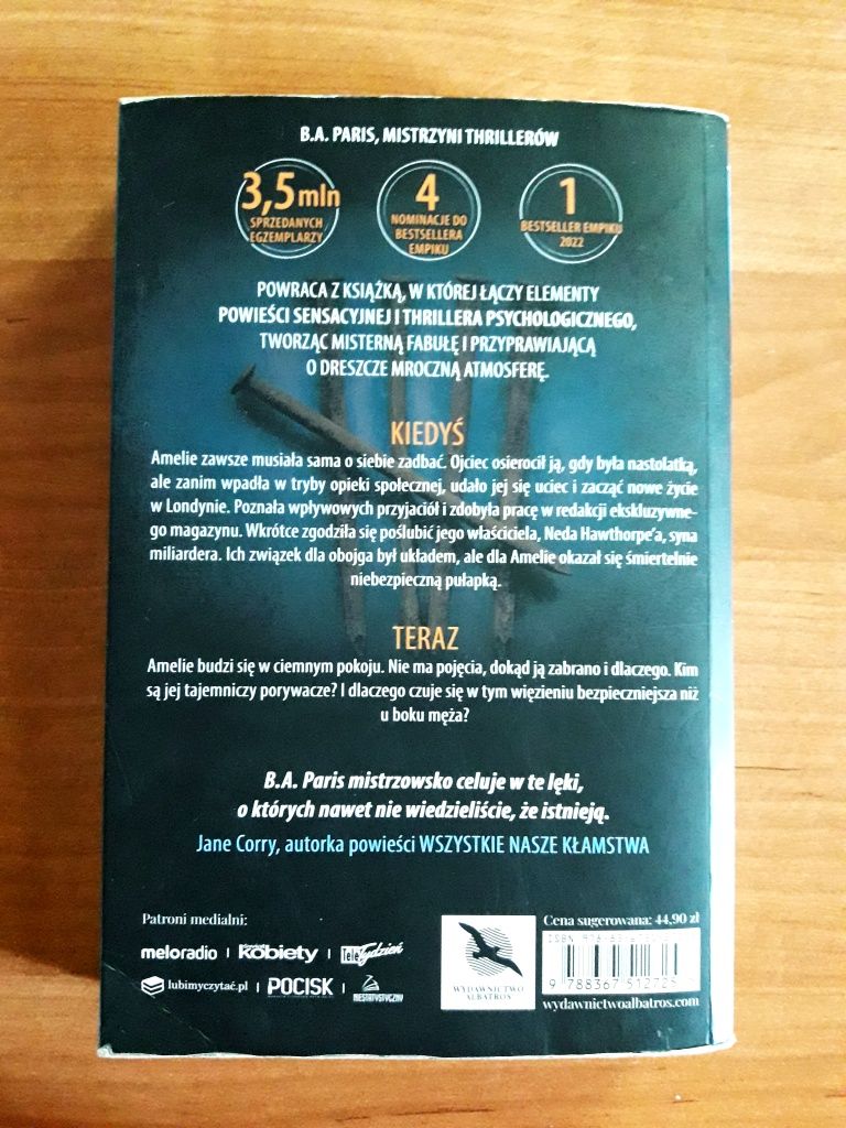 MEGA książka thriller - Uwięziona - B.A. Paris kobieta porwanie trauma