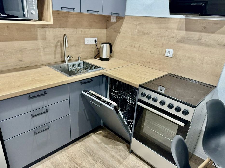 Квартира подобово м.харківська ЖК Лебединий гарна ціна і якість / брон