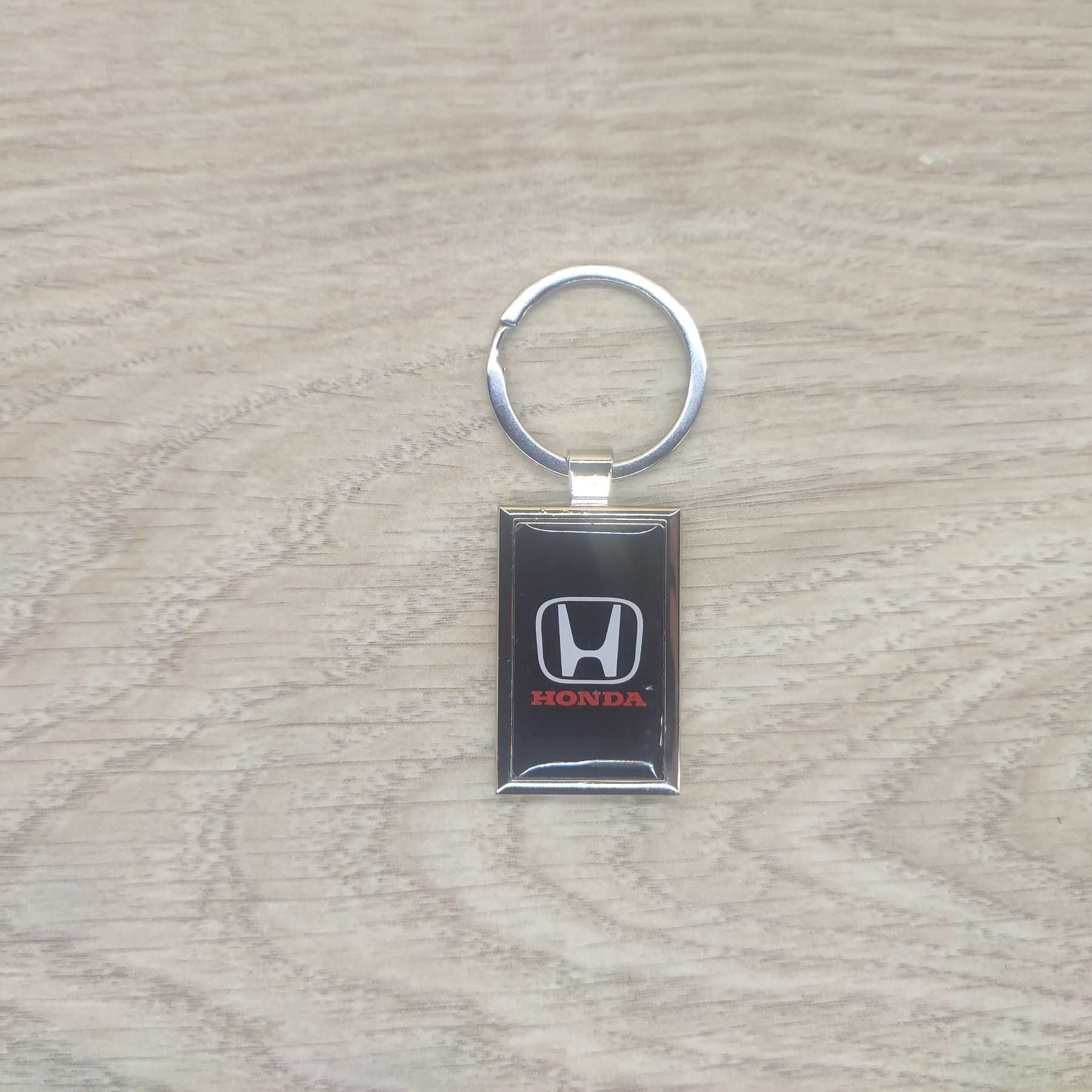 Брелок с логотипом Honda