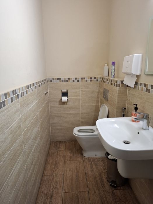 Оренда 220 кв м 1-й пов.фасаду,все вкл.без меблів з 1.01.25 Центр По