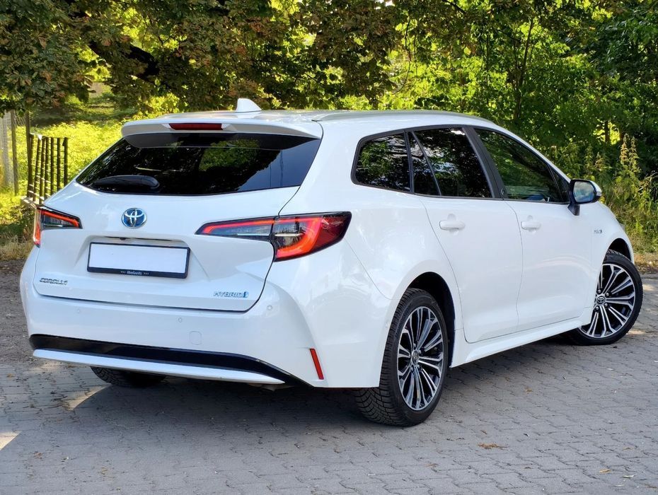 Toyota Corolla LED SamParkuje KeyLess Kamera Indukcja Alu17