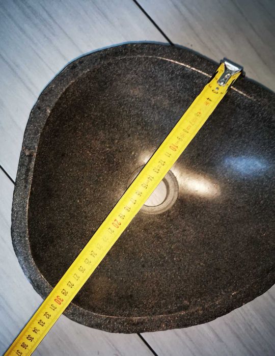 Umywalka z kamienia rzecznego