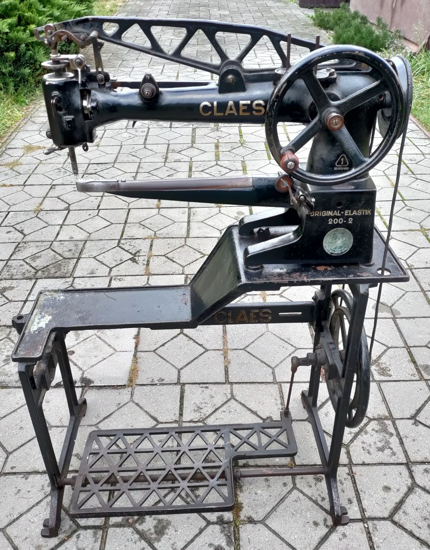 Stara sprawna niemiecka maszyna szewska do szycia CLAES łaciarka