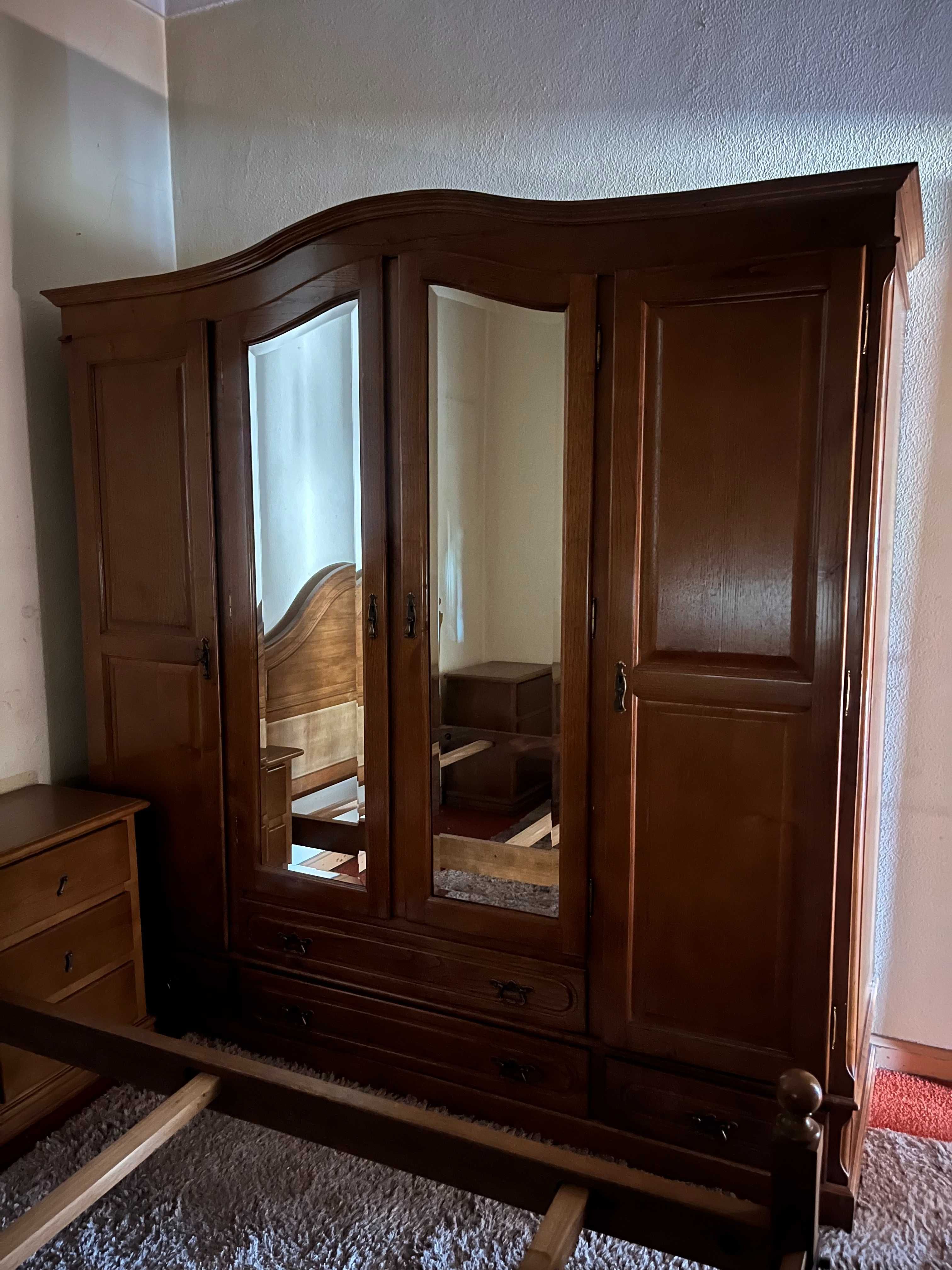 Quarto completo em madeira