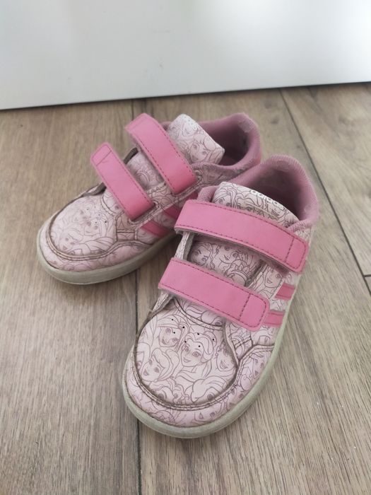 Sneakersy dziecięce  Adidas Breaknet Princess r. 26,5
Kobieta
Dziecko