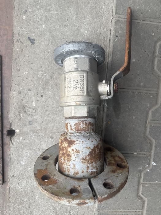 Zawór kulowy mało używany 2. 1/2 cala