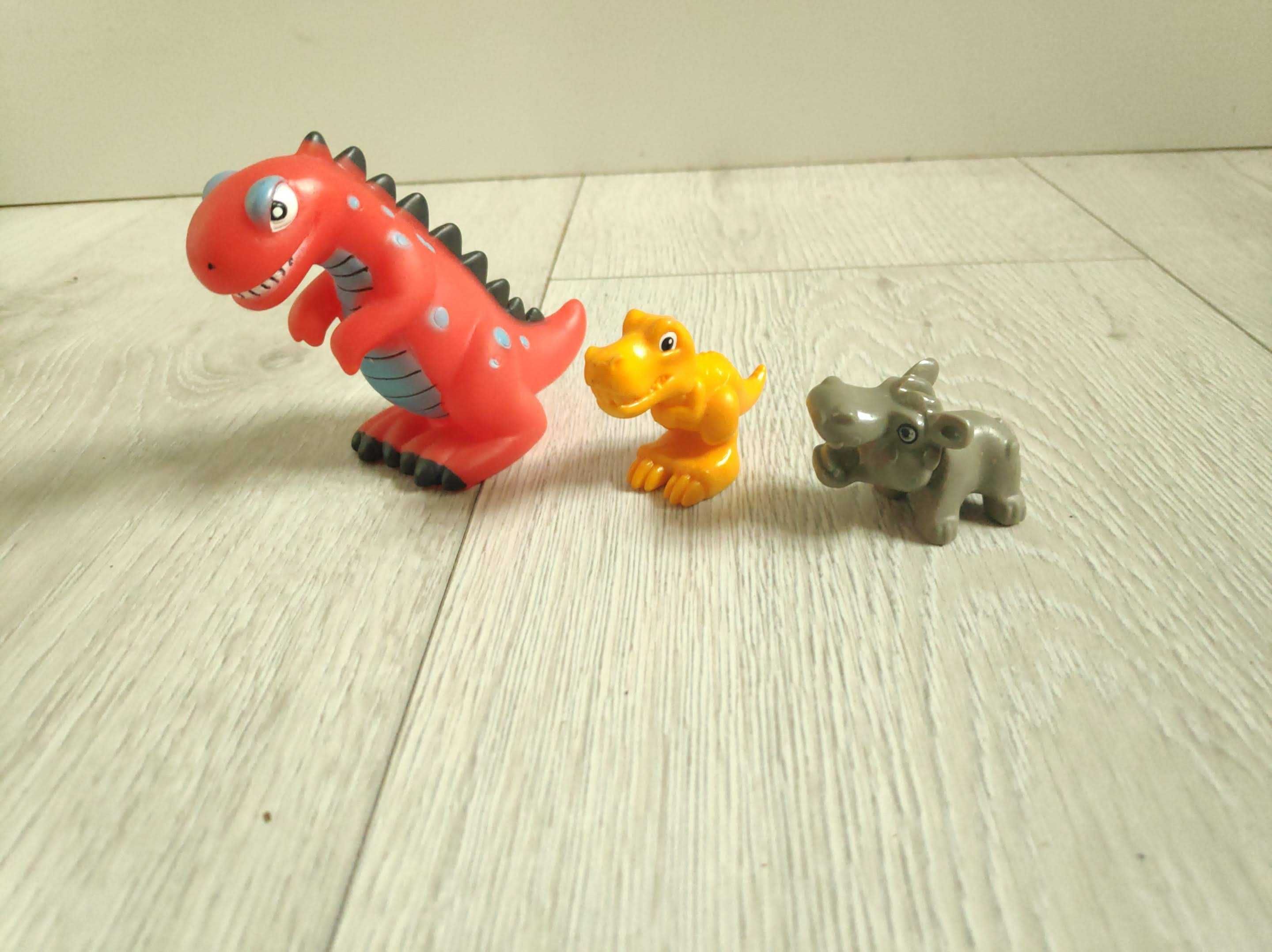 Figurki dinozaurów i hipopotama