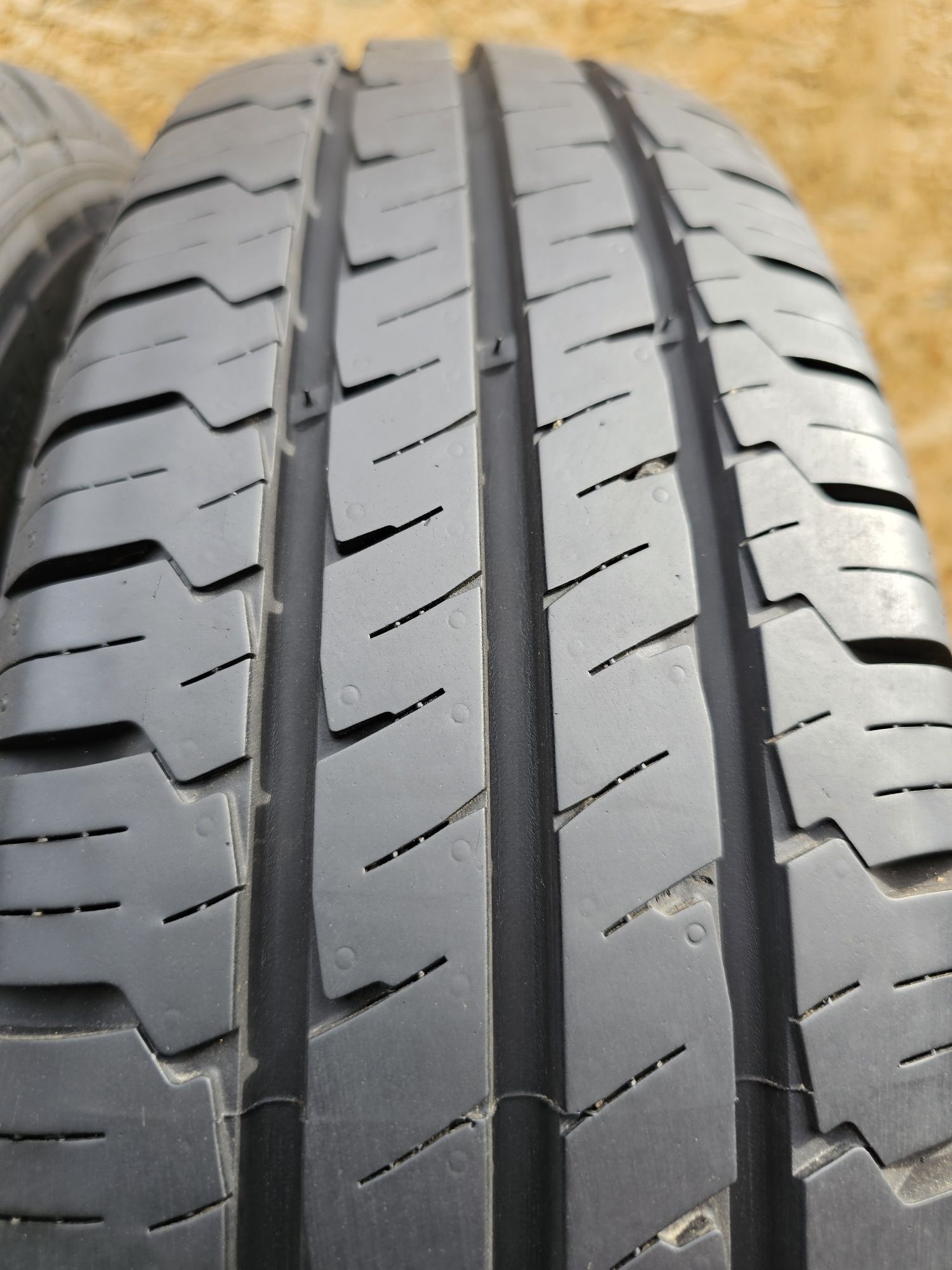 Idealne!!  8mm. 185/80 r14C Hankook Vantra LT   4119