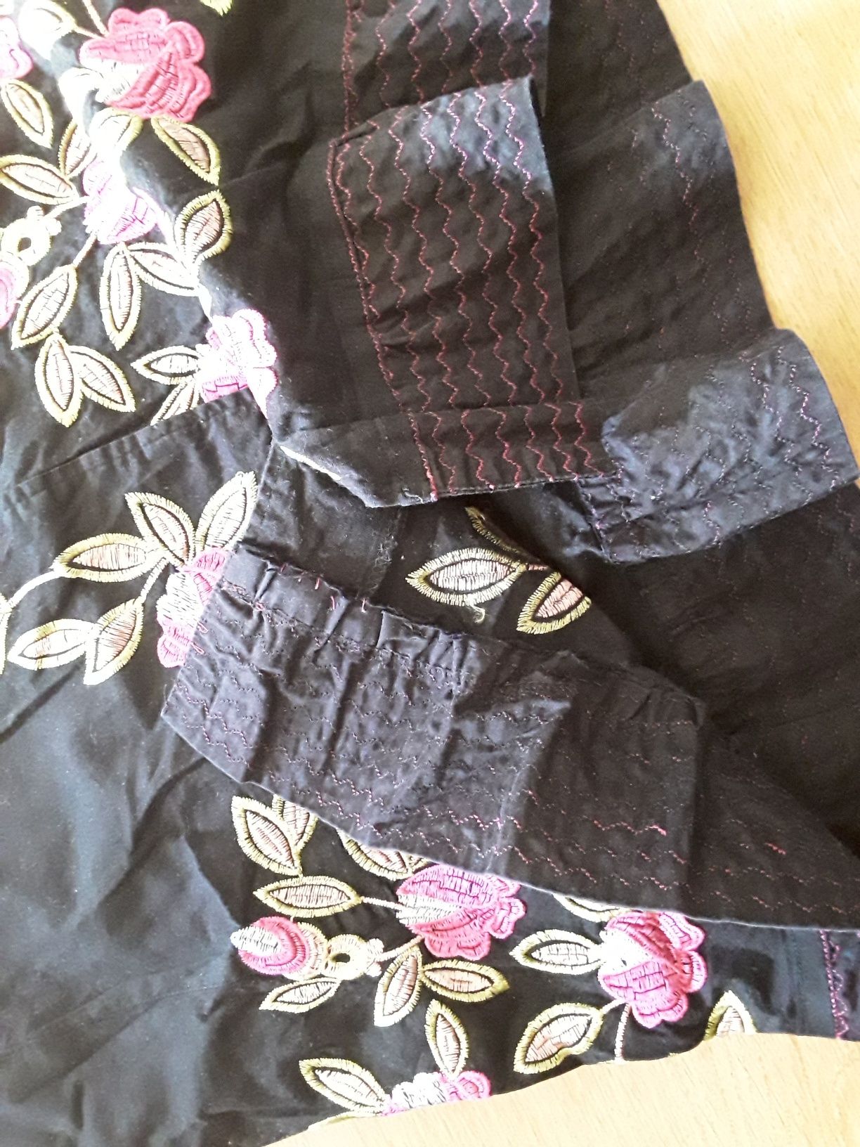 Vestido de verão preto com detalhes únicos tam. 36