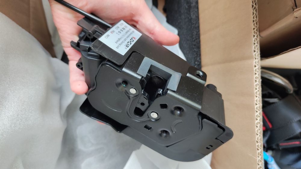 Доводчики дверей Tesla model 3 Y