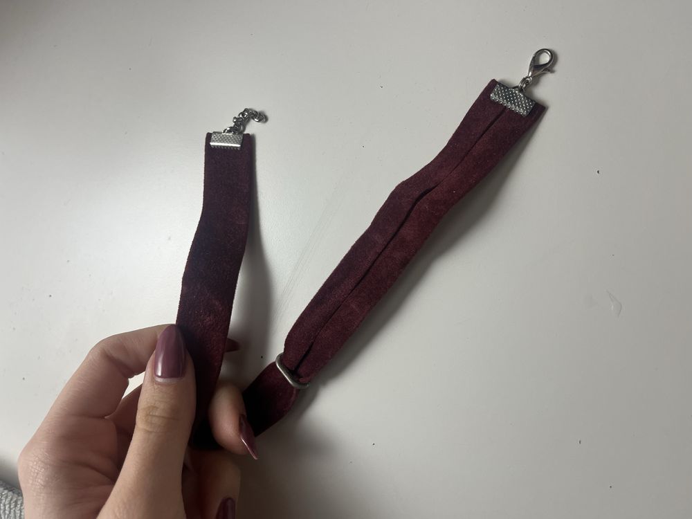 Choker bordô com detalhe em coração