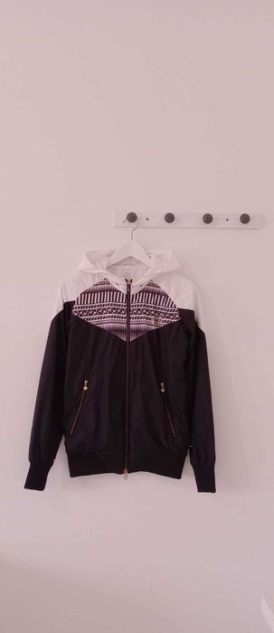 Blusão Nike Air preto e branco