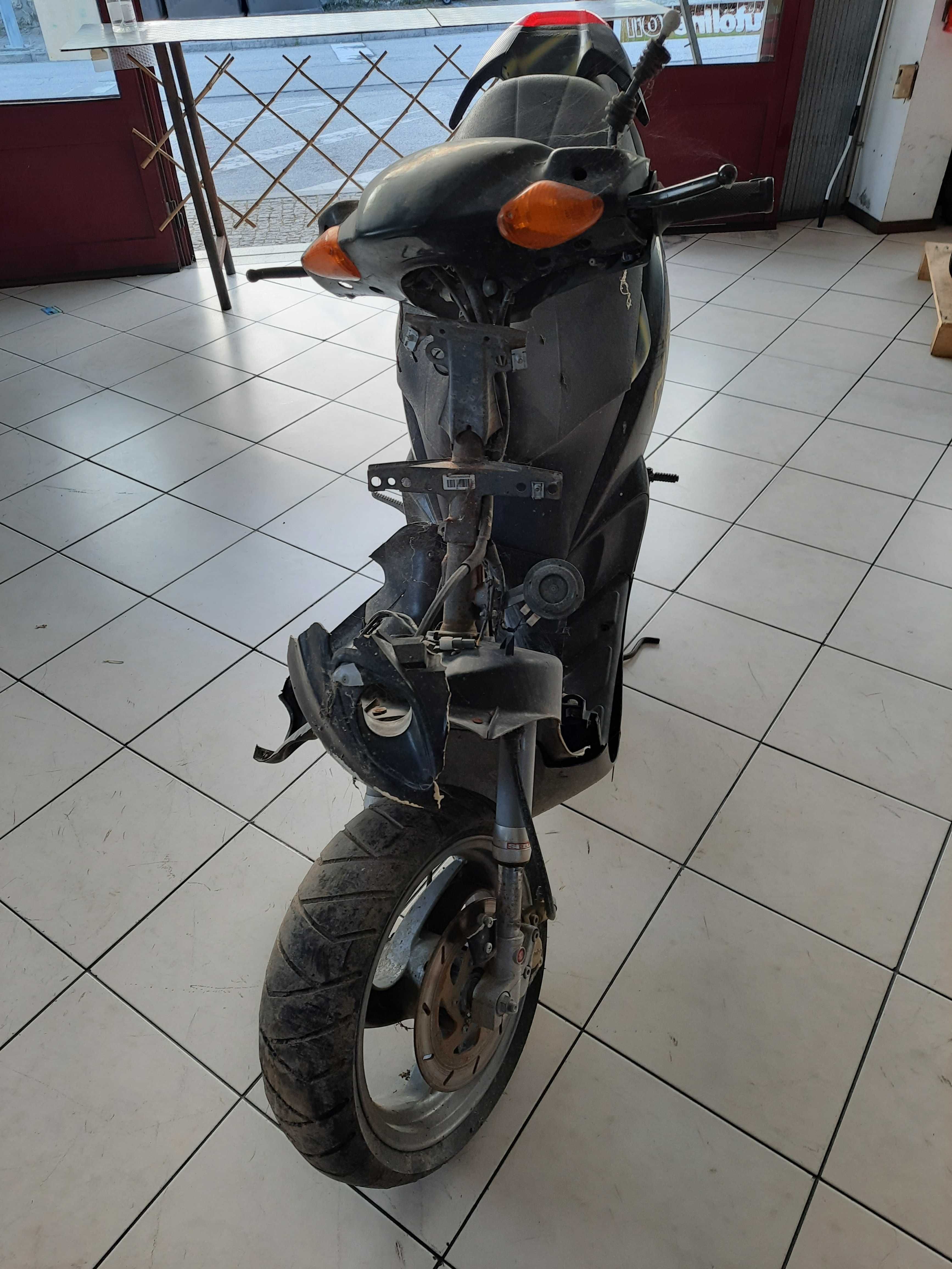 Piaggio Nrg exteme acidentada.