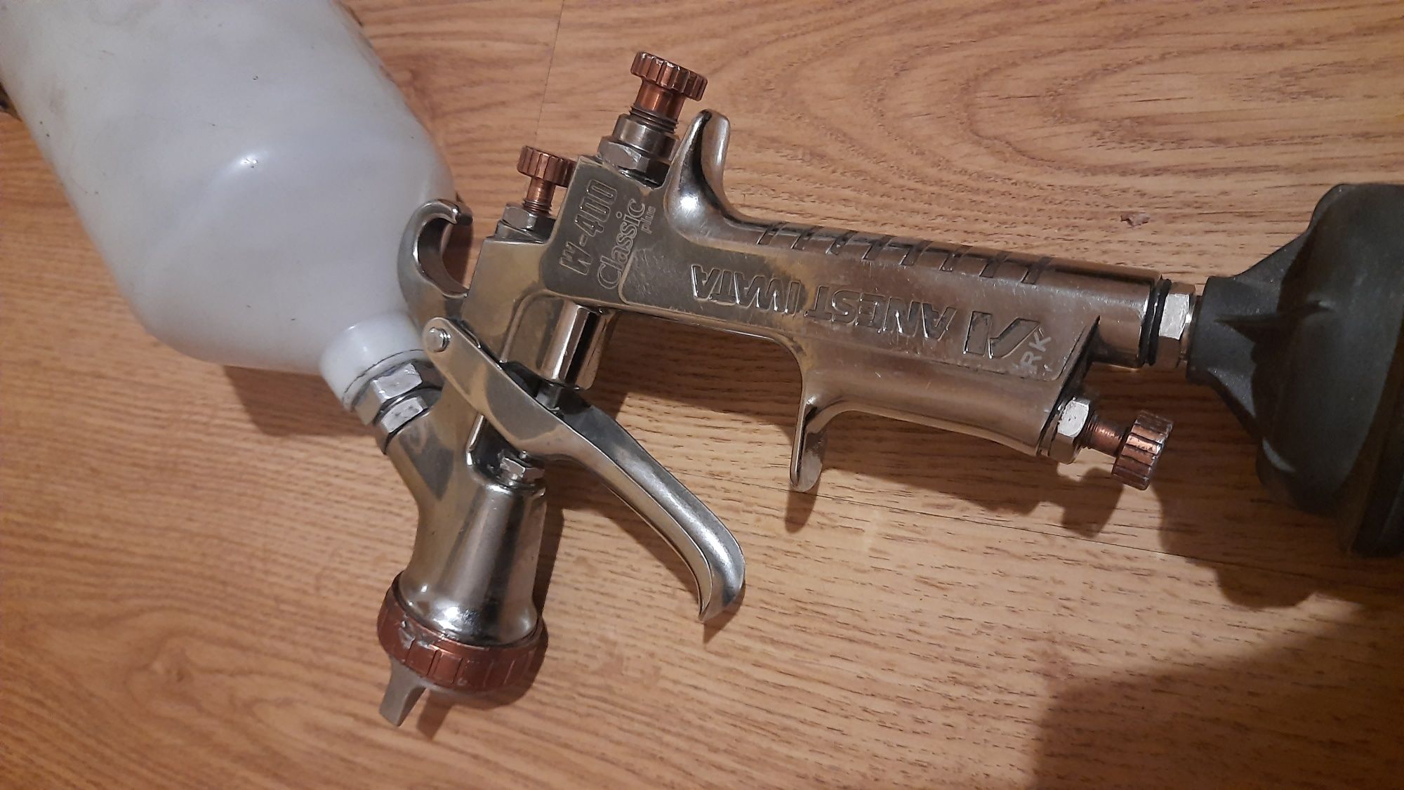 Pistolet lakierniczy malarski Iwata W400 Bellaria 1.4 bdb stan