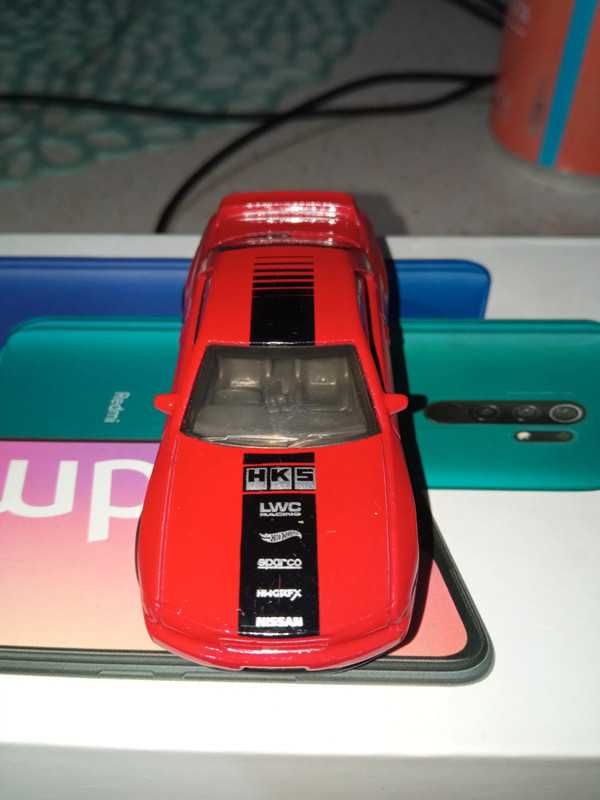 Nissan Skyline GT-R R32 hot wheels czerwony