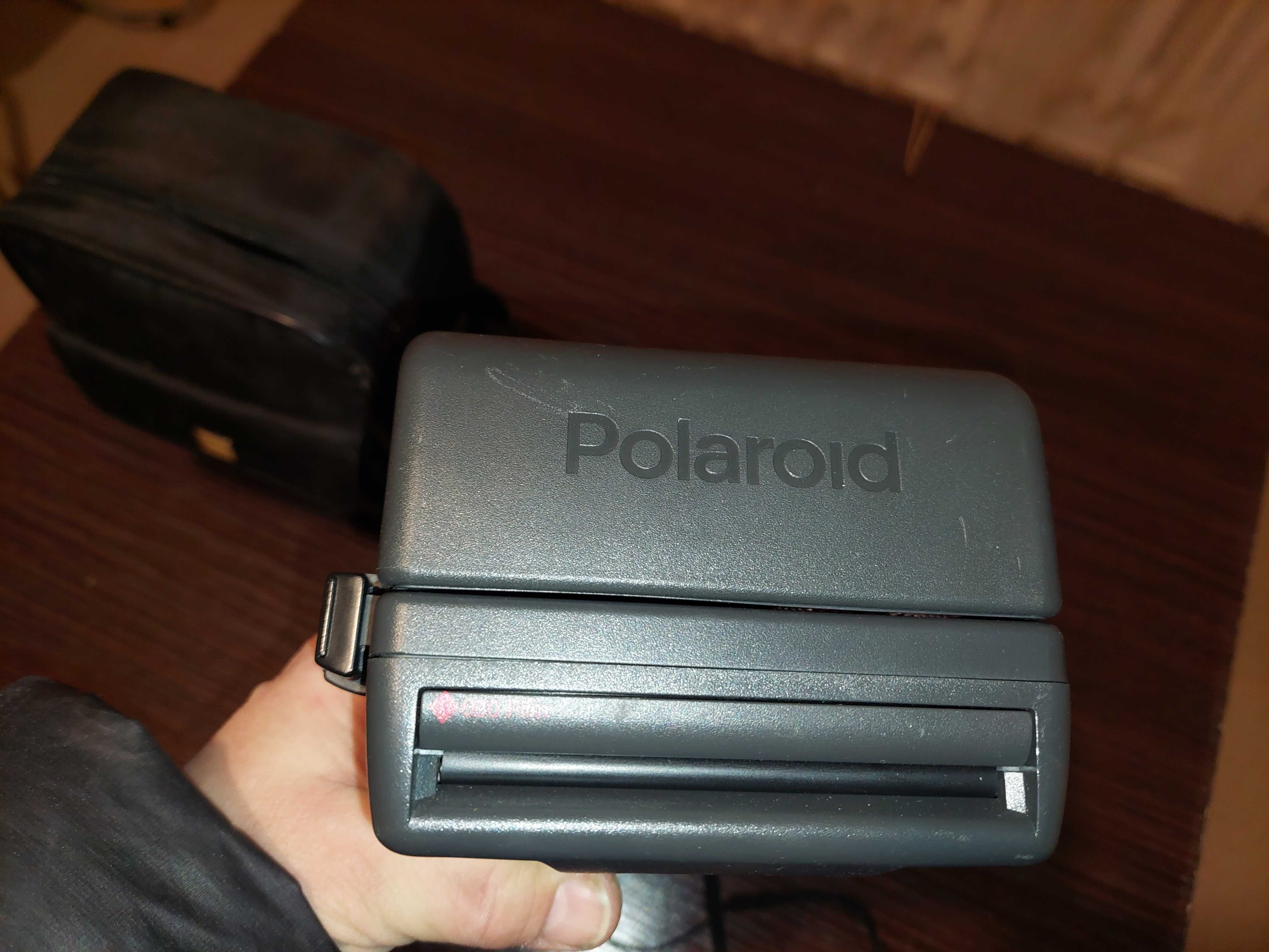 Aparat natychmiastowy Polaroid typ 600.