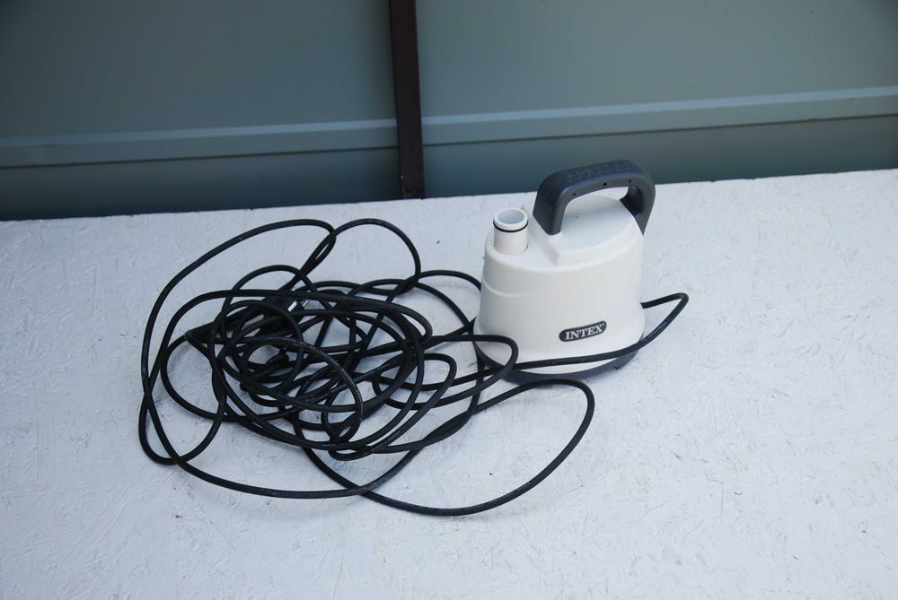 Pompa  do wypompowywania wody z basenu