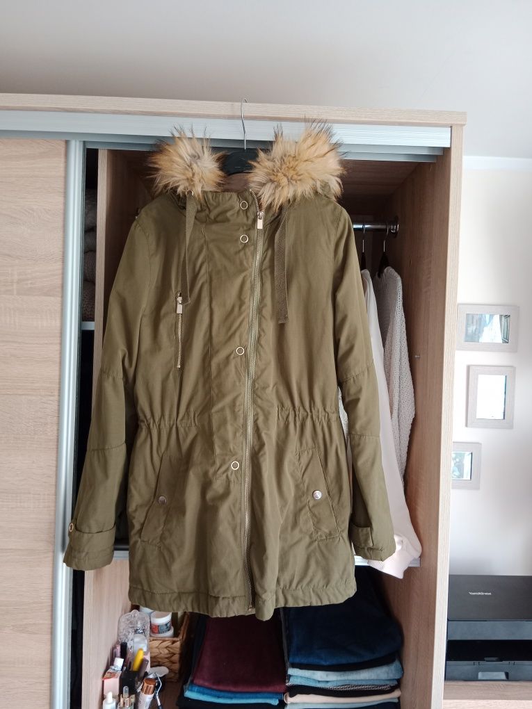 ocieplana zimowa kurtka damska parka khaki z kapturem Reserved m