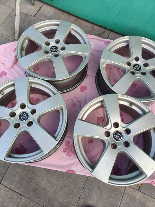 Диски Toyota R17 5х114.3 7J ET 45 Dia 60.1