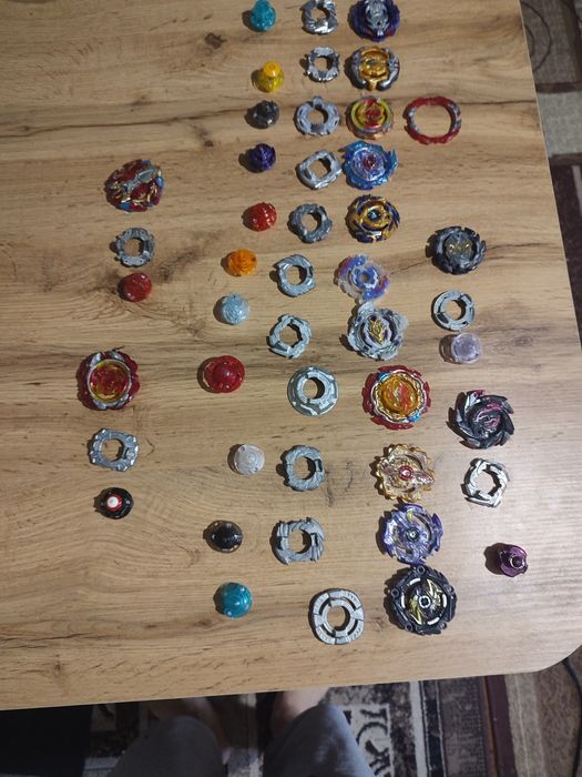 Продам бейблейди за 100 грн