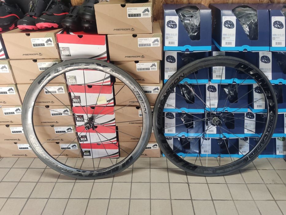Rodas de carbono planet x estrada