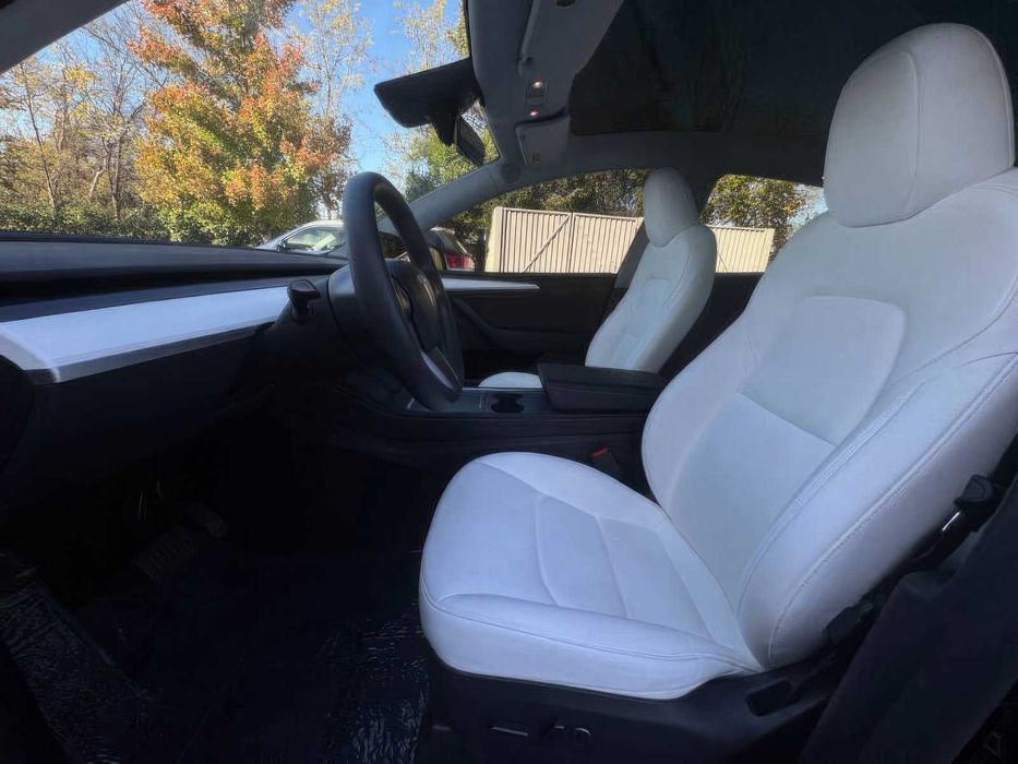 Tesla Model Y Long Range      2023