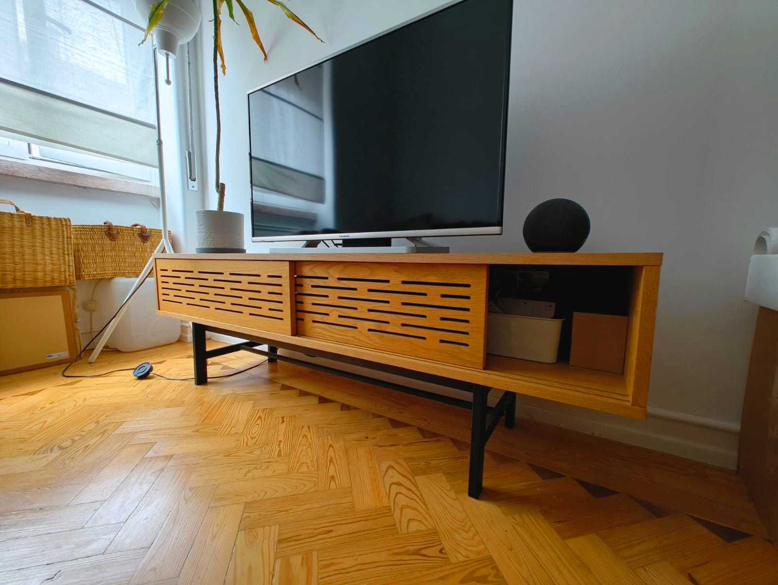 Móvel TV Hi-Fi AREA WARREN com portas deslizantes — Usado
