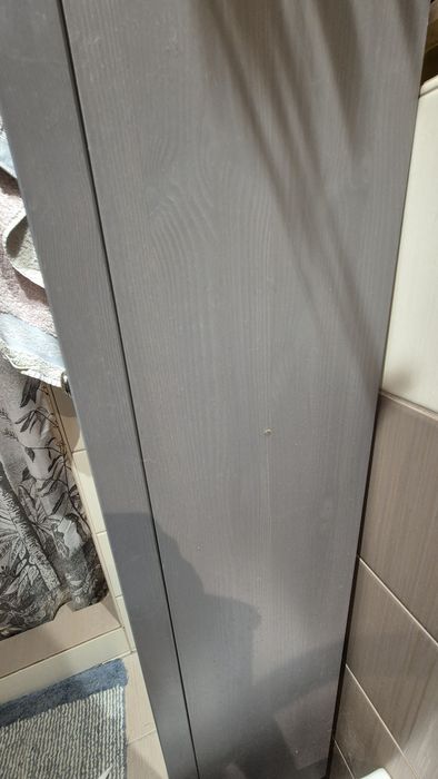 Drewniana szafka łazienkowa z lustrem słupek