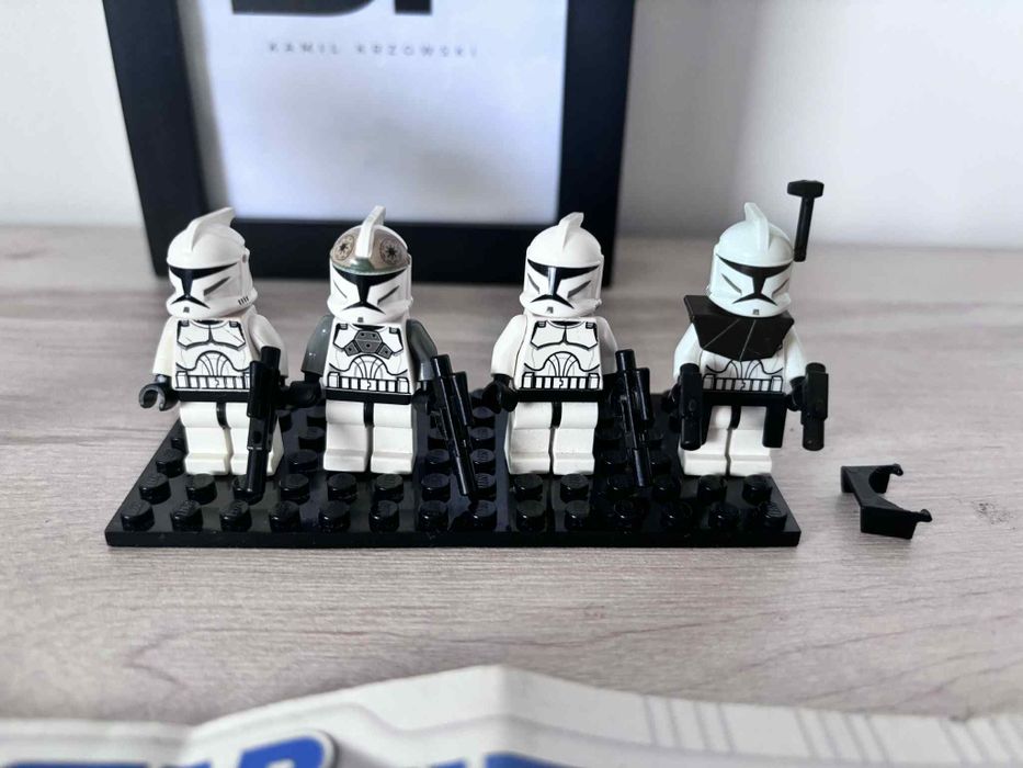 Lego star wars 8014 clone trooper battle pack.