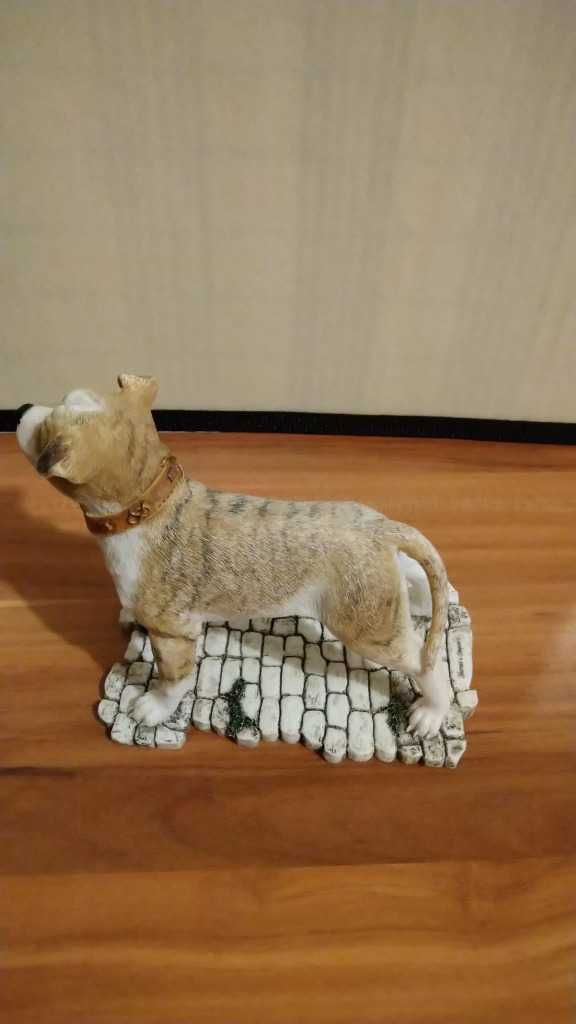 Sherratt & Simpson 55458 Stojący Staffy figurka psa