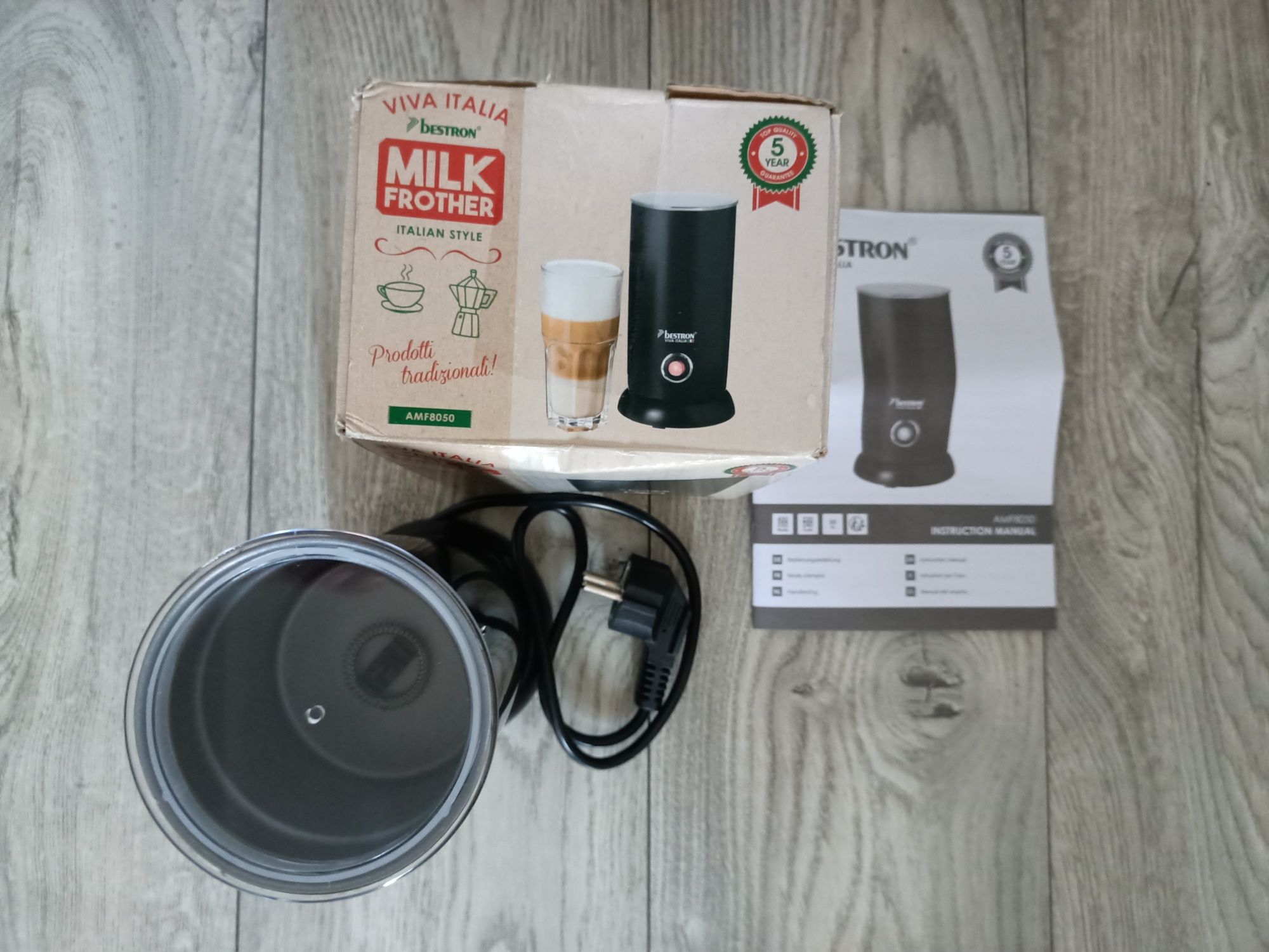 Bestron Viva Italia elektryczny spieniacz do mleka, podstawa 360°
