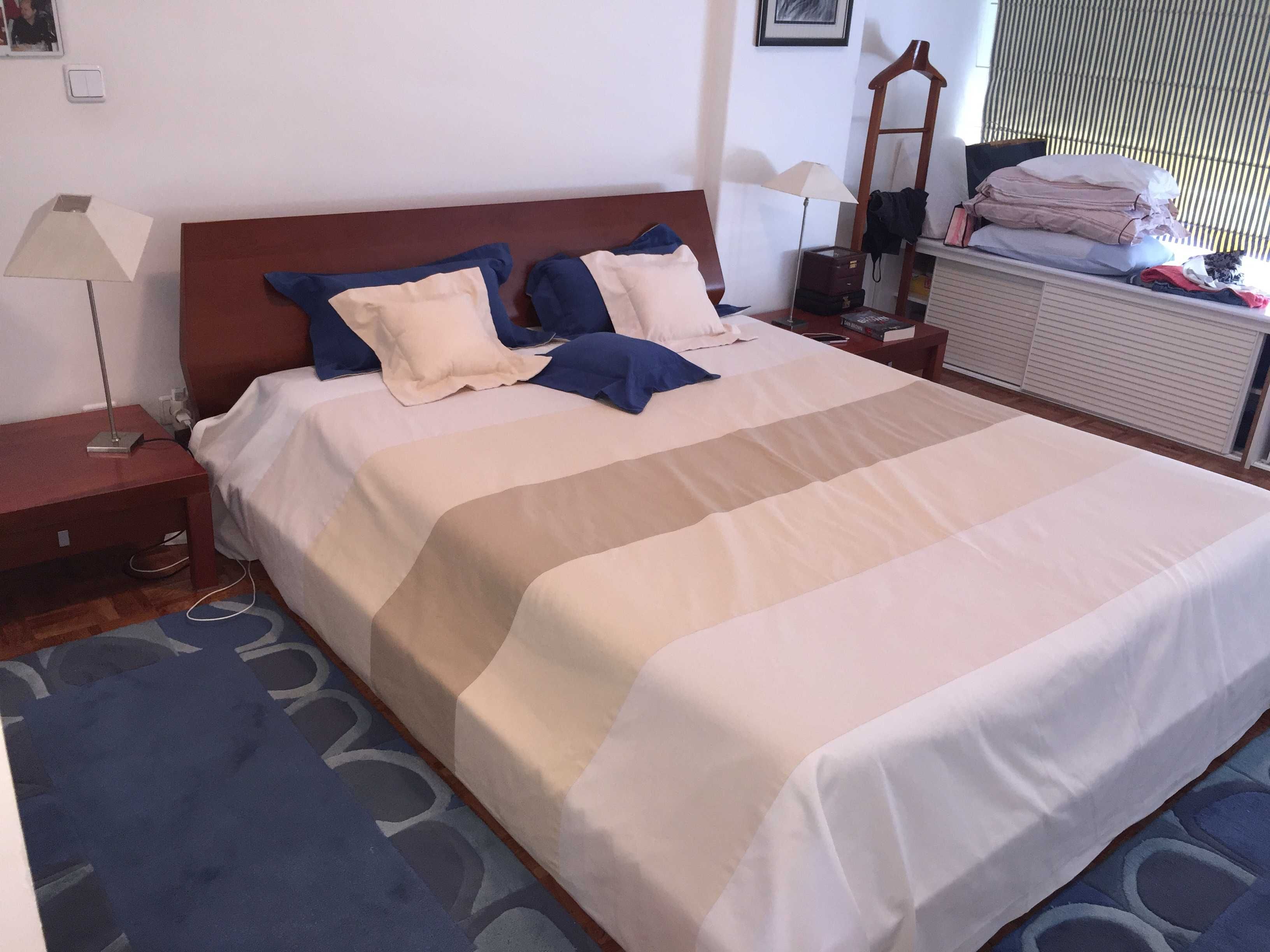Mobilia de Quarto (Cama, Mesas Cabeceira e Estrado - Tudo Interforma)