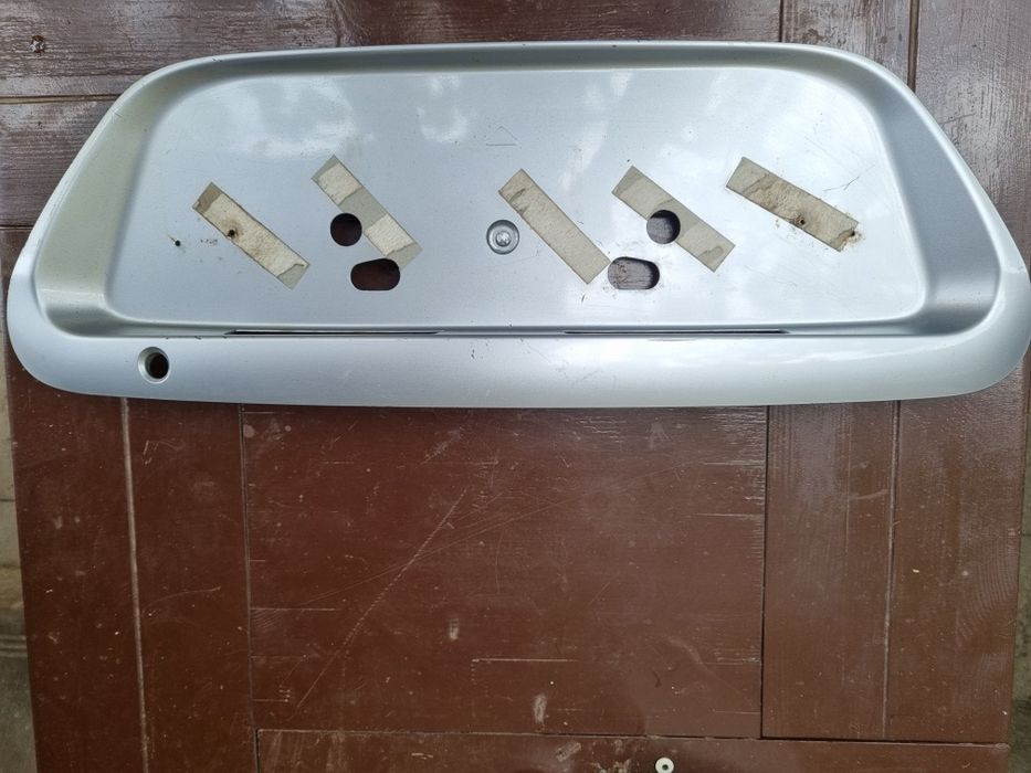 Продаю накладку крышки багажника  мицубиши Лансер 9