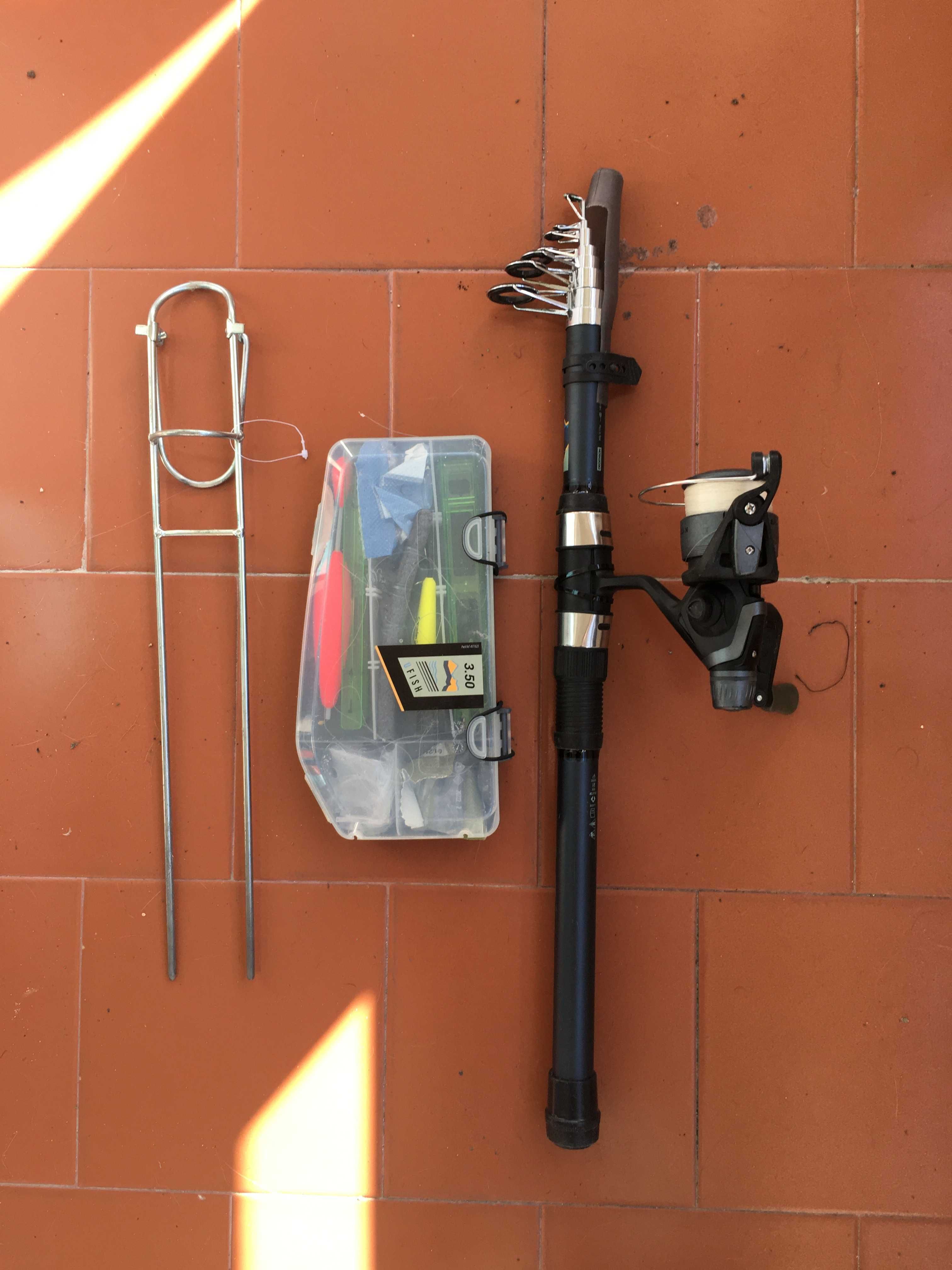 cana de pesca com acessórios