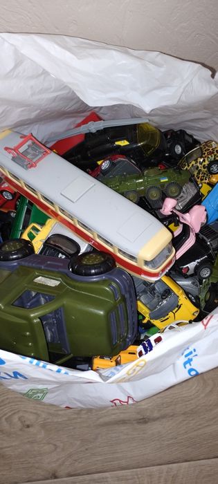 Машинки игрушки для мальчика.