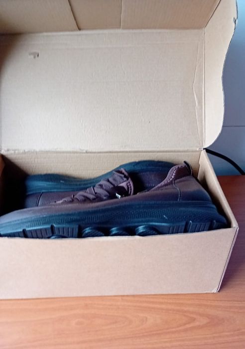 Sapatos em pele com pelo por dentro -NOVO
