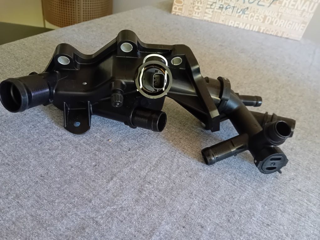 Obudowy  termostatu do Renault Captur 2015r