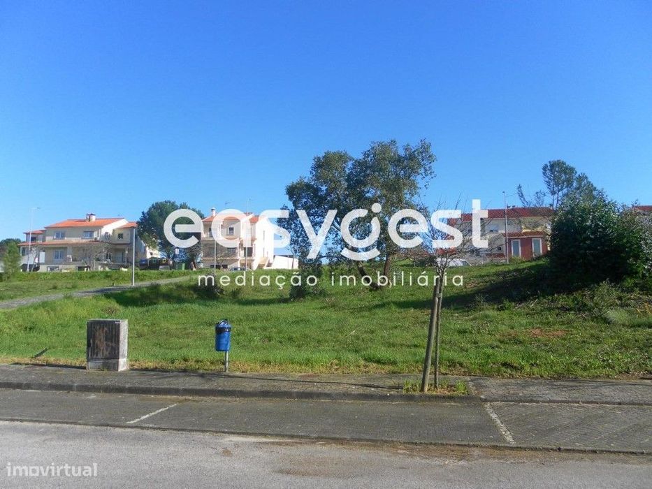 Lote de Terreno urbano com 253m2 para moradia - Entroncamento